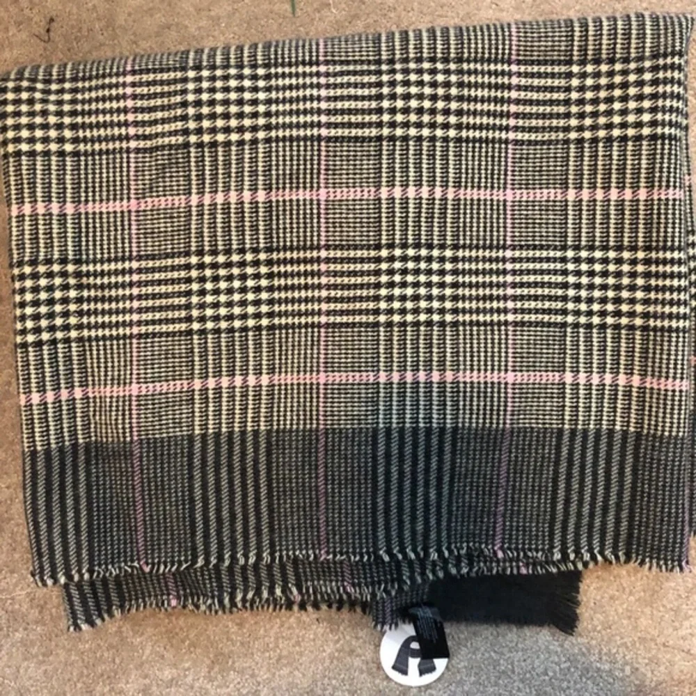 Primark Black, Gray, and Pink Plaid Scarf‎ NWT